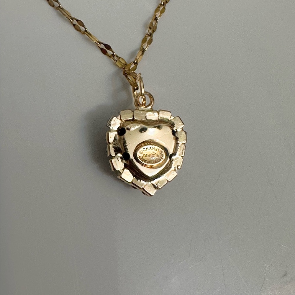 Chanel heart charm necklace - Picture 5 of 7